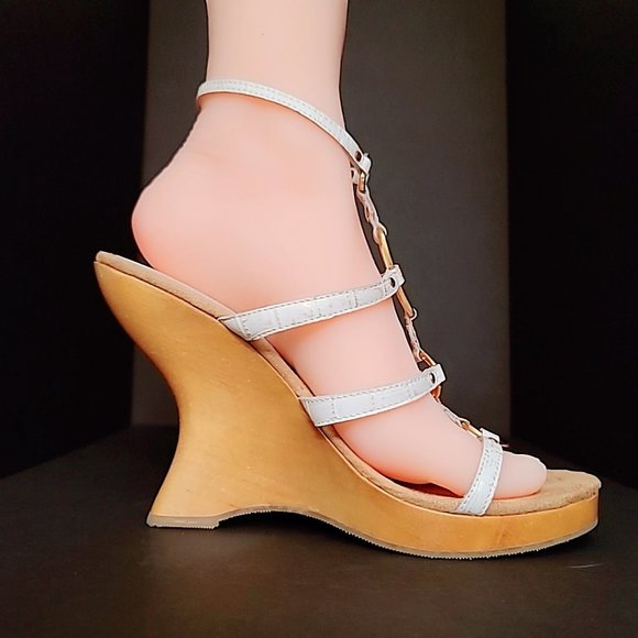 WILD PAIR White Strappy wedge, with gold hardware. - Picture 4 of 14